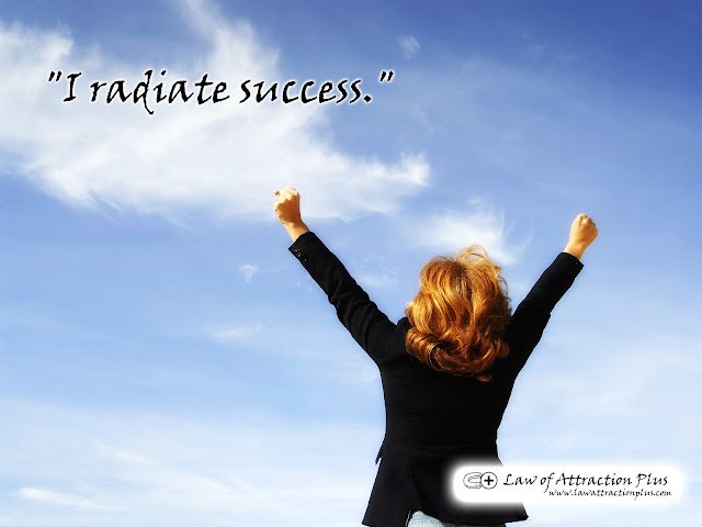 "I radiate success." (Wallpaper + Decree) Free Law of Attraction Wallpaper with Decree and Positive Affirmation about Success