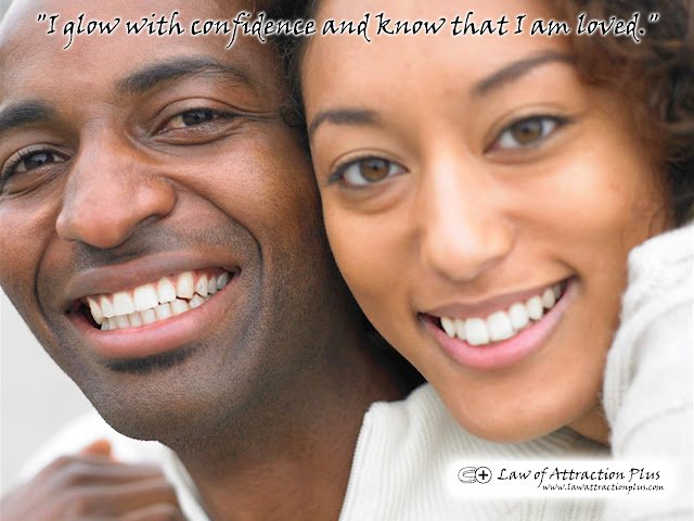 "I glow with confidence and know that I am loved." (Wallpaper + Decree) Free Law of Attraction Wallpaper with a Decree and Positive Affirmation