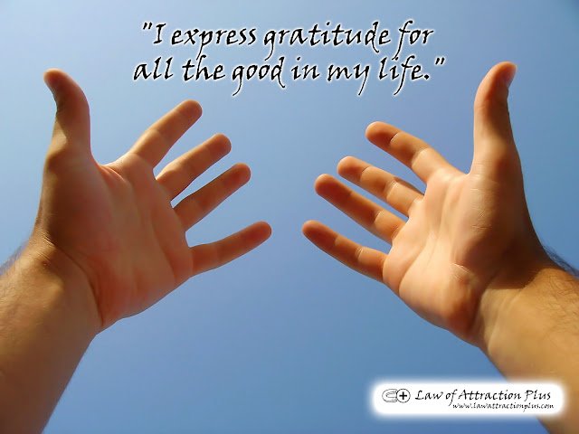 "I express gratitude for all the good in my life." (Wallpaper + Decree) Free Law of Attraction Wallpaper with Decree and Positive Affirmation